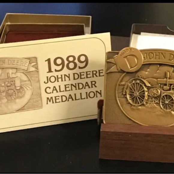 1989 John Deere Model D Calendar Medallion NEW IN BOX - Picture 2 of 7